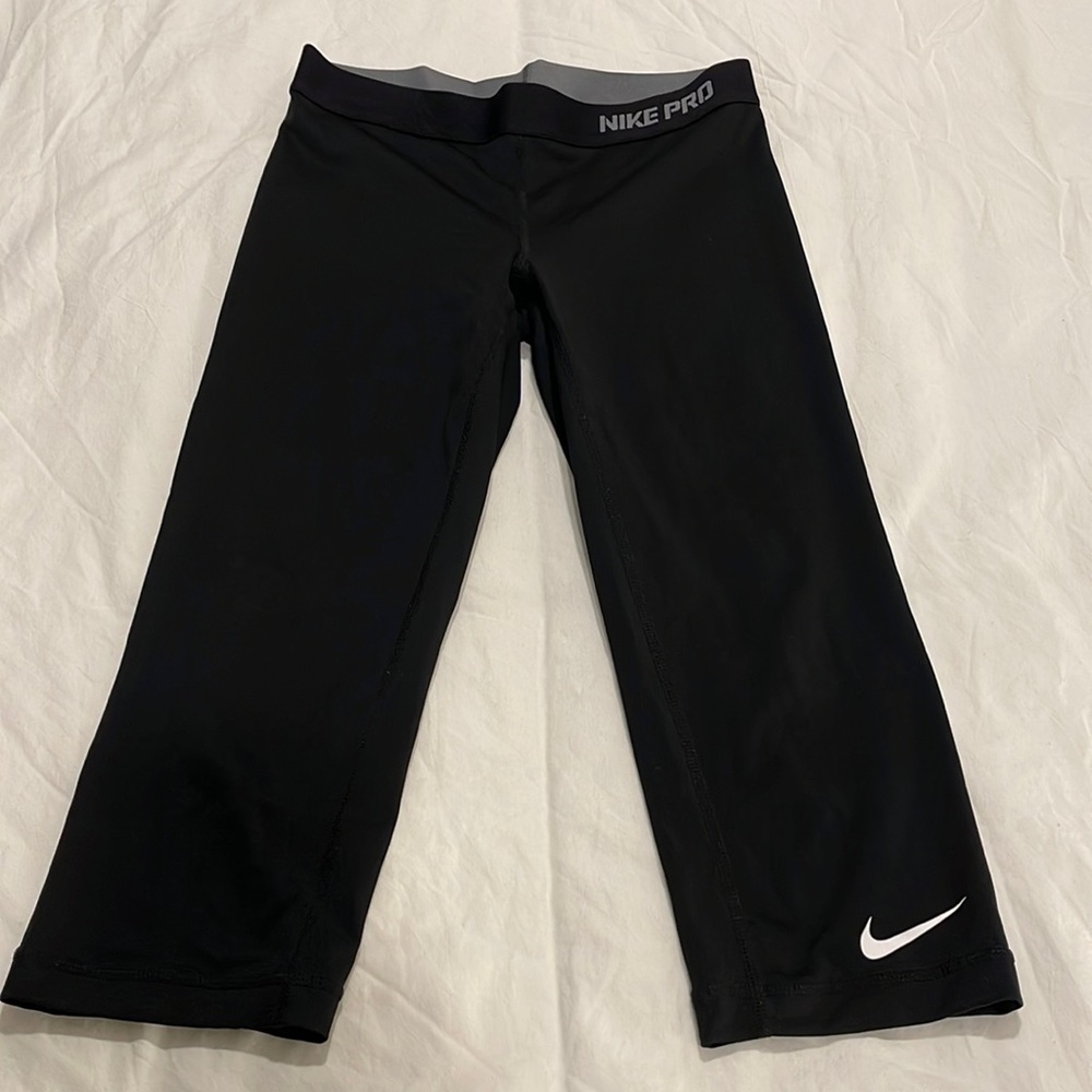 Like New! Women’s Nike Pro Dry Fit,  Small, Below Knee, workout pants